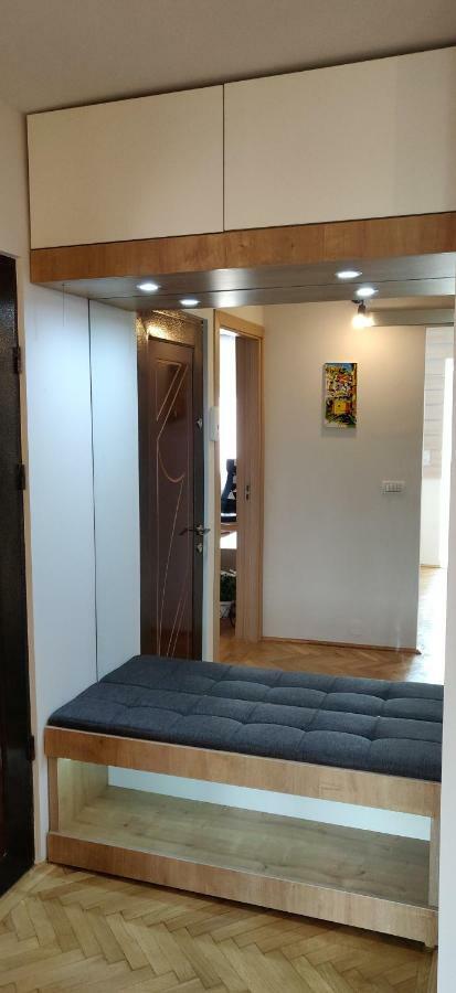 Modern And Cozy Apartment ปีเตช ภายนอก รูปภาพ