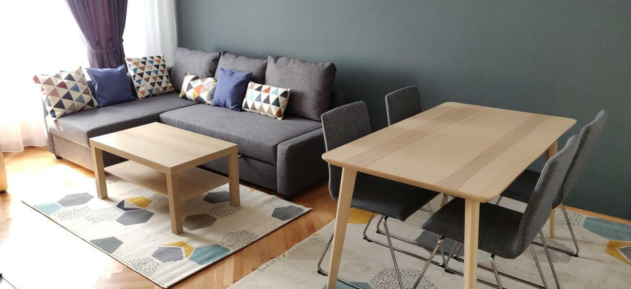 Modern And Cozy Apartment ปีเตช ภายนอก รูปภาพ