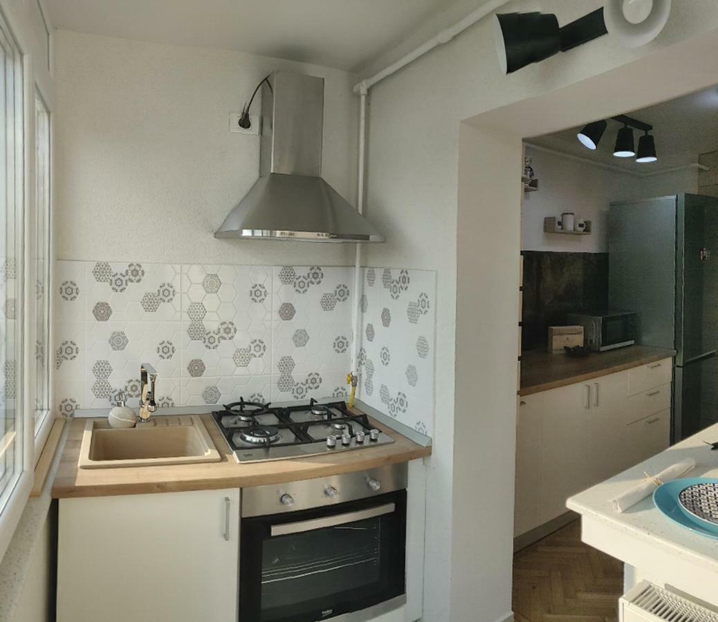 Modern And Cozy Apartment ปีเตช ภายนอก รูปภาพ