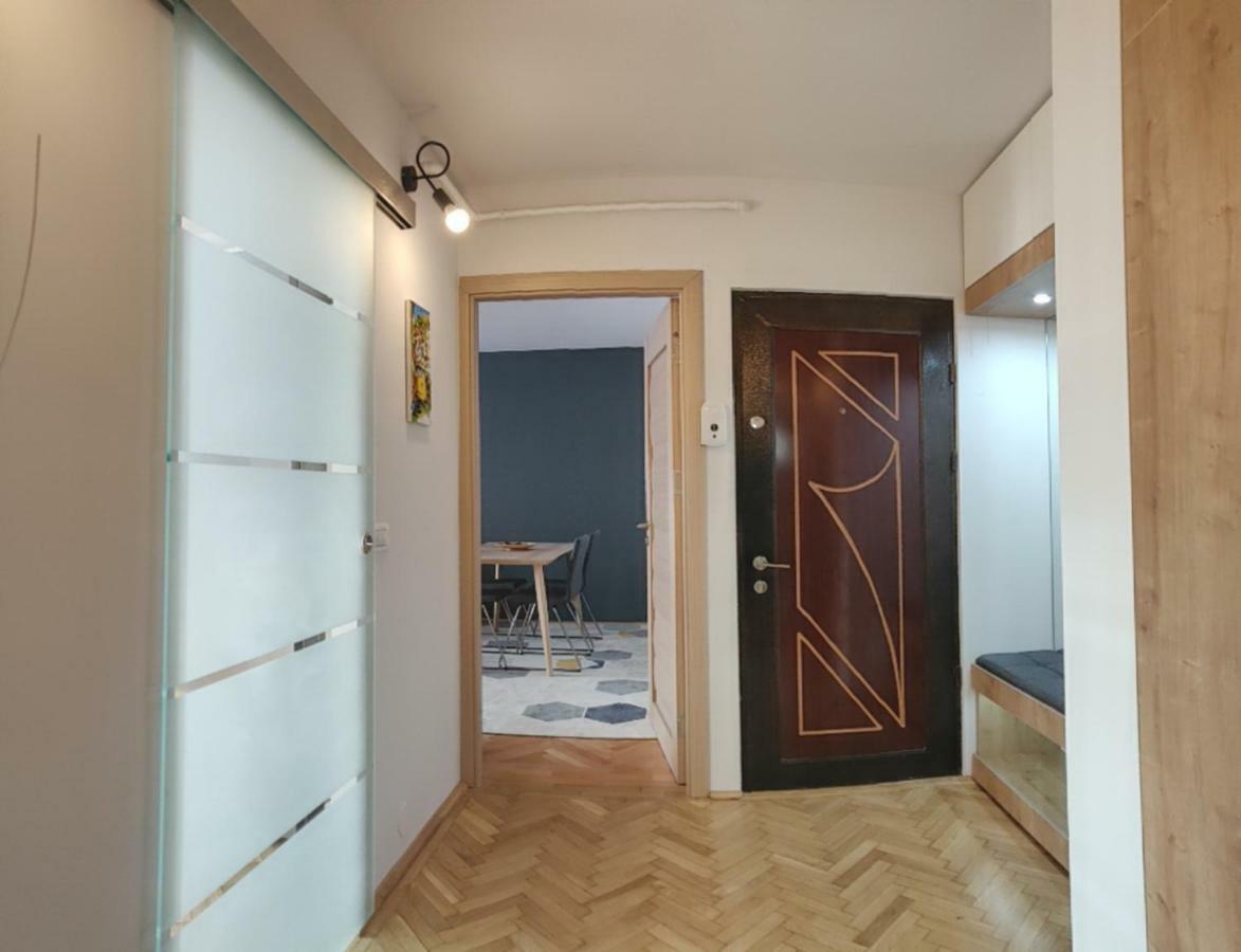 Modern And Cozy Apartment ปีเตช ภายนอก รูปภาพ